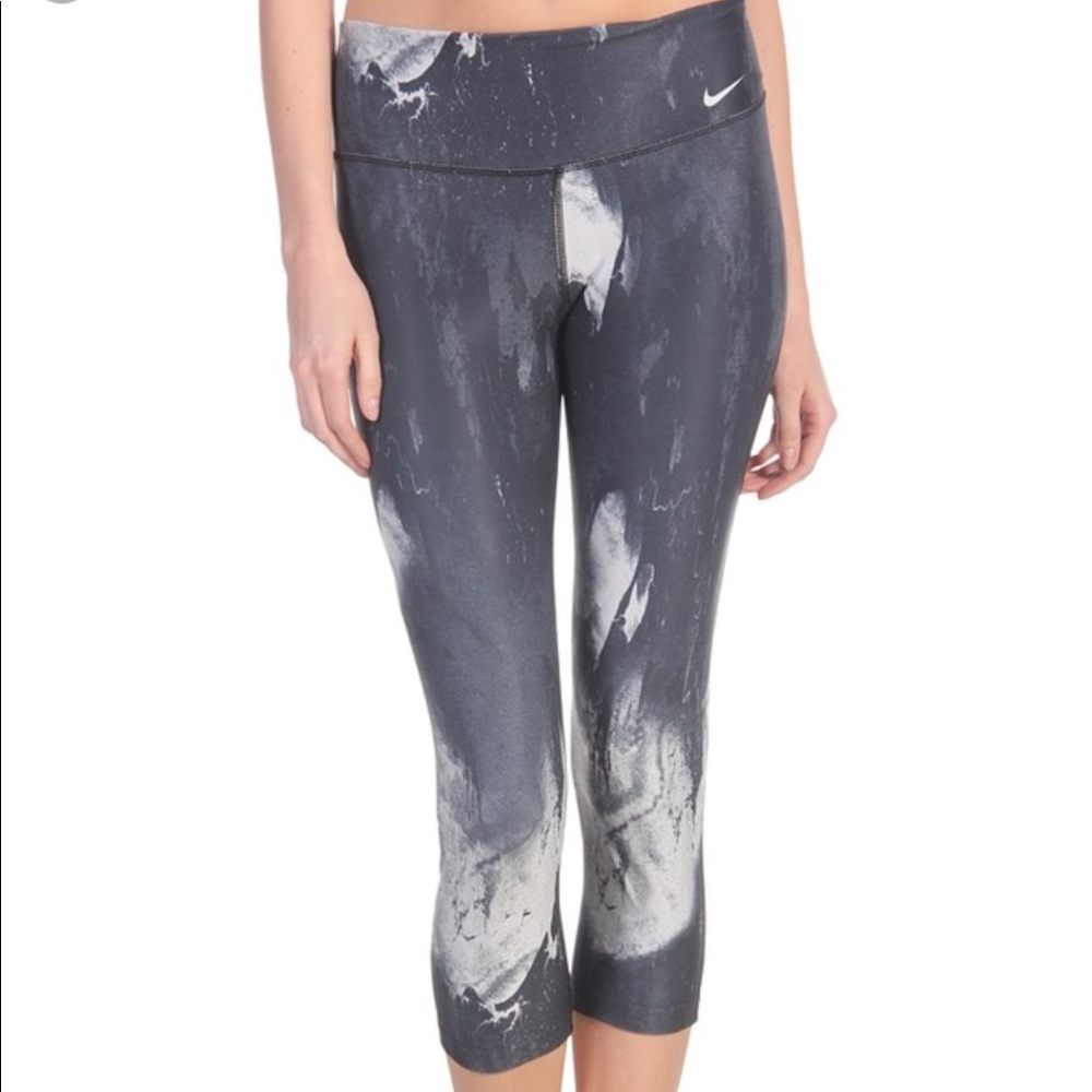 Nike Capri - Picture 1 of 2